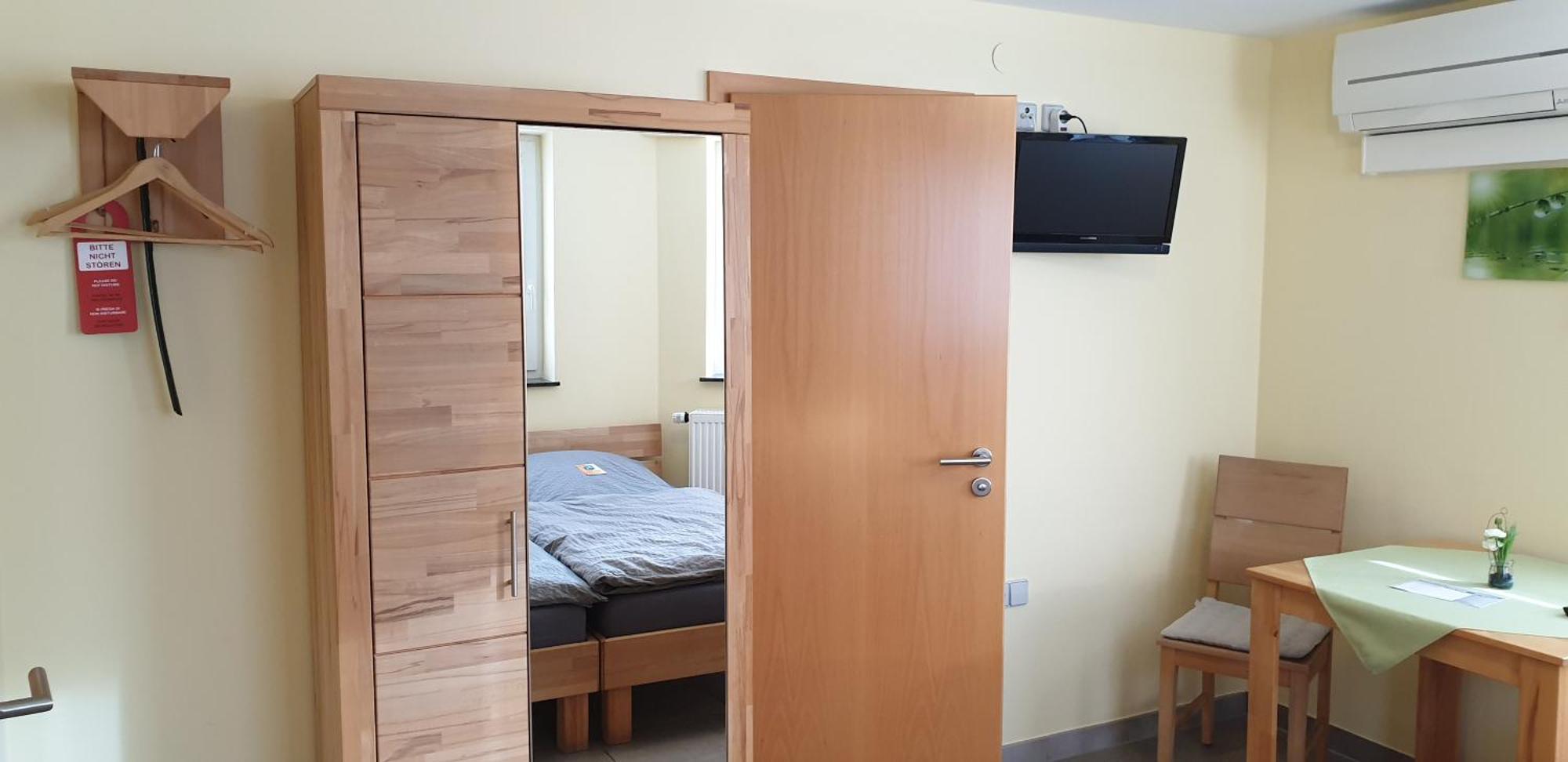 Gaestezimmer , Pension Wauri Waldenbuch エクステリア 写真