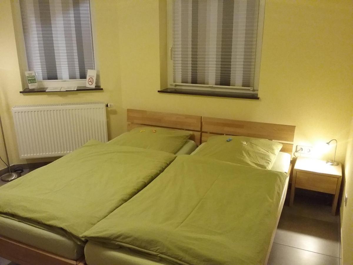 Gaestezimmer , Pension Wauri Waldenbuch エクステリア 写真