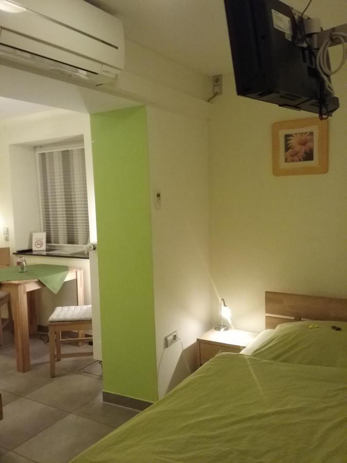 Gaestezimmer , Pension Wauri Waldenbuch エクステリア 写真