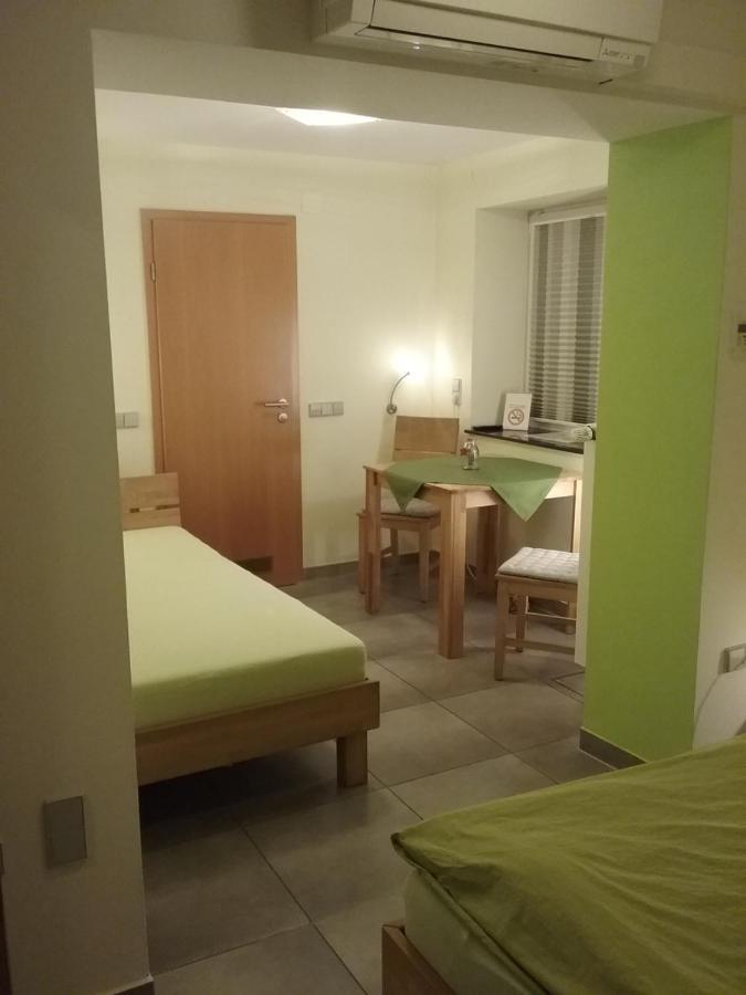 Gaestezimmer , Pension Wauri Waldenbuch エクステリア 写真