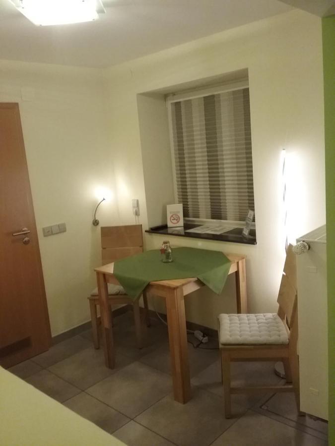 Gaestezimmer , Pension Wauri Waldenbuch エクステリア 写真
